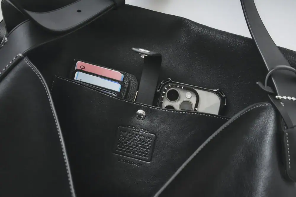 第1位　【結論、やっぱりコーチの革は凄い】一生モノ発見！オンオフ使える“大人のメッセンジャーバッグ”が感動レベル／No.1モノ雑誌編集長のお墨付き『コレ買いです』Vol.151