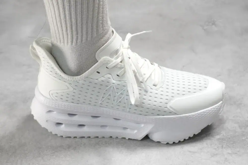 第1位　【ワークマン】3900円「疲れない＆蒸れない」神スニーカーが歩きやすすぎた！驚愕の6.5cm厚底を徹底レビュー