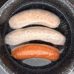 この生フランクシリーズは火が通ってなくて、生肉を冷凍した状態で販売されているのが最大の特徴