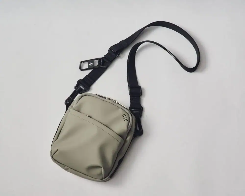 【1万円以下の手ぶらショルダー】驚異の2,970円！“ティッシュ専用ポケット”便利すぎ…お値段以上の「お散歩バッグ」傑作3選