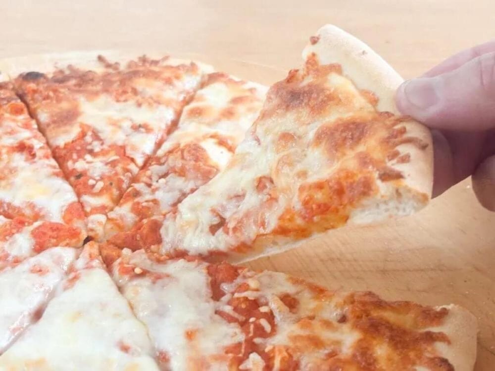 第2位　【業務スーパー】価格バグすぎて震える。イタリア直輸入「386円の冷凍ピザ」の実力が凄まじかった……3種食べ比べ