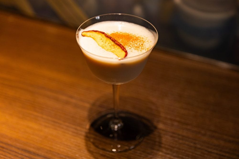 JT「Peace 80周年記念 Peaceful」銀座のバー「Ginza Bar L’aurora」で開催 ピース・リトルシガー アップルシナモンマティーニ