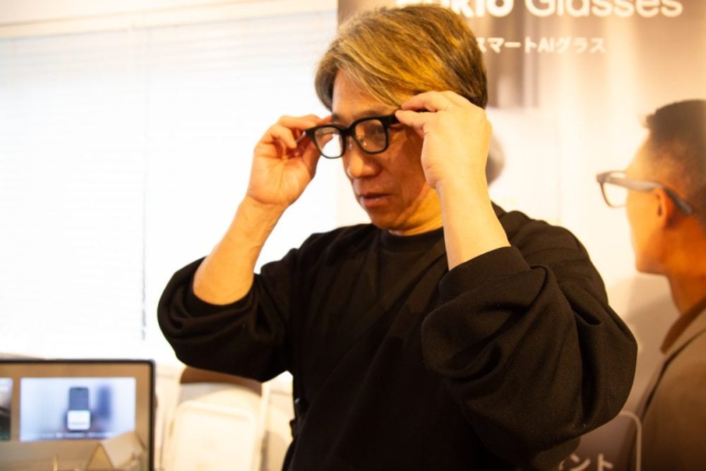 用意しておいた原稿の投影だけでなく、リアルタイム翻訳やAI検索まで備わる「Rokid スマートAIグラス」