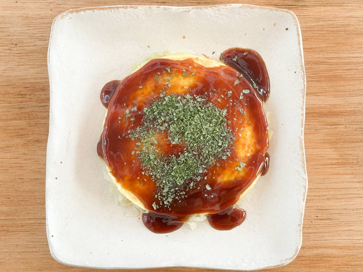 トッピングの付属もないのでおたふくソースとあおさのみでシンプルに味わいました