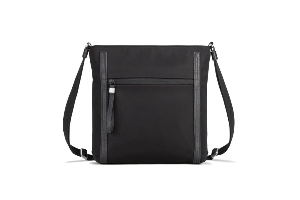 ゼロハリバートン「バーティカルスクエアショルダー」￥33,000／W25×H27×D6㎝／6L