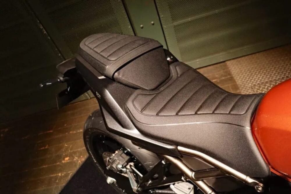 第2位　【初速で受注1000台超え】スズキの新型「GSX-8T / 8TT」が大ヒット。イタリアンデザインと最新装備の融合がたまらない