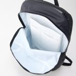 パッド入りのPCスリーブとオーガナイザーポケットを搭載