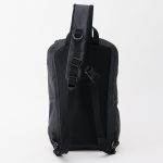 ワンショルダー仕様で軽快かつスマートに持ち運び可能