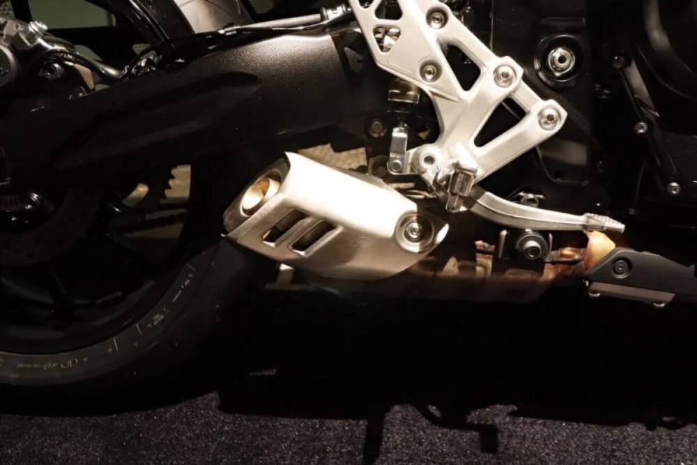 第2位　【初速で受注1000台超え】スズキの新型「GSX-8T / 8TT」が大ヒット。イタリアンデザインと最新装備の融合がたまらない