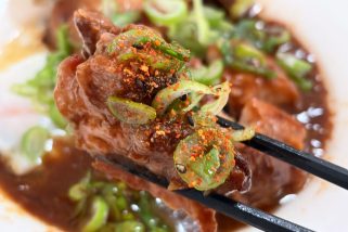 【業務スーパーの神惣菜】トロトロすぎ！「常備必須の角煮＆煮豚」がご飯ドロボー確定だった…3種を食べ比べレビュー