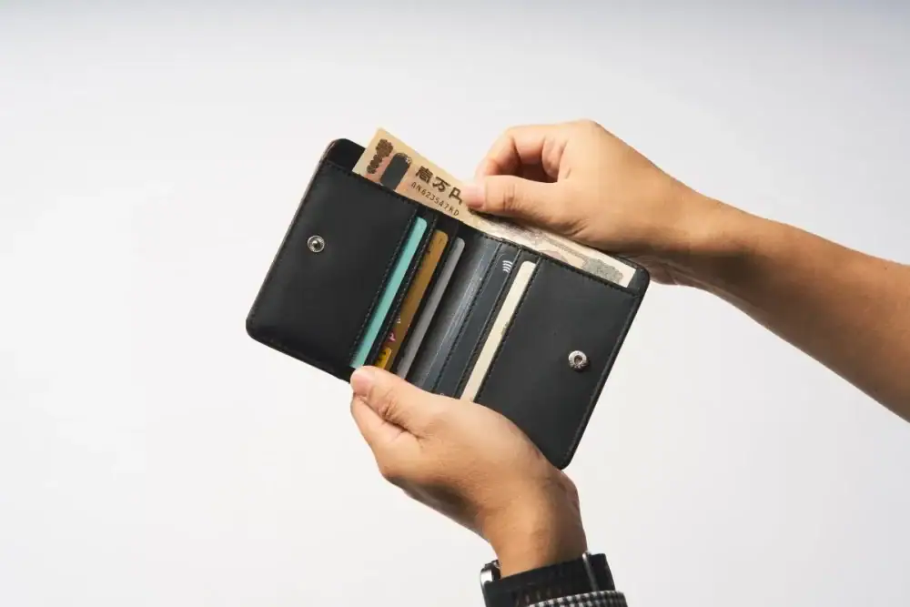 第2位　【ワークマン】980円財布が“本革”にしか見えない！ 3990円コートも優秀すぎる…識者厳選「大豊作のきれいめ名品」徹底解説