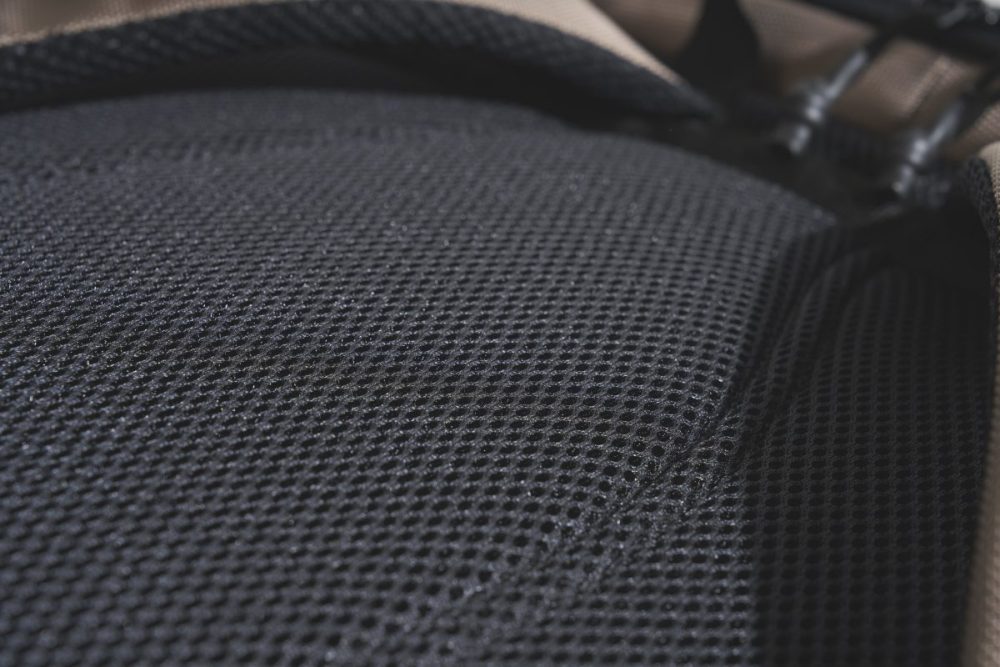 背面メッシュで 蒸れを防止！