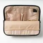 第1位　【これ付録でいいの？】Incase「PCマルチケース」が1,390円は事件！AirTagポケット付きで収納力が完璧すぎる