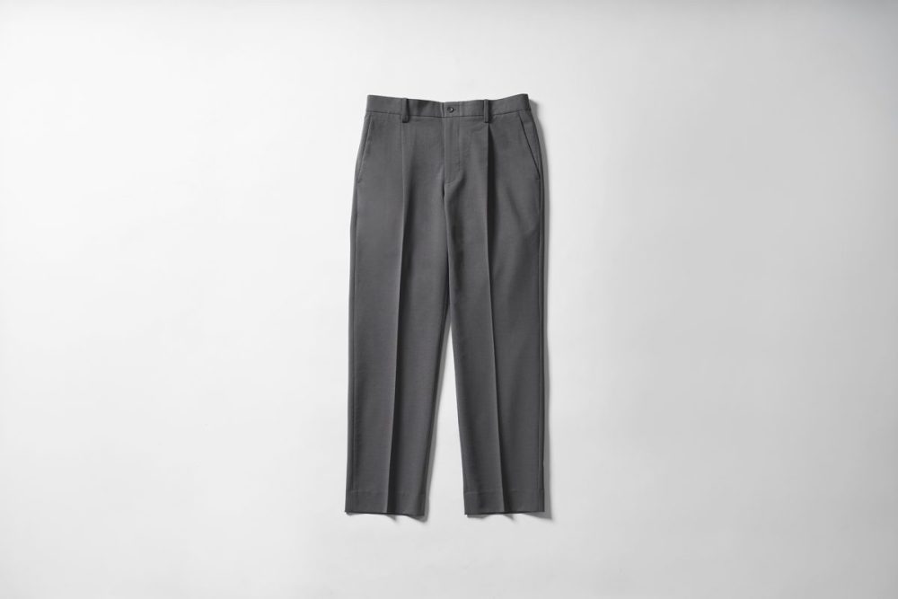 紳士　撥水ストレッチワンタックパンツ チャコールグレー ￥3,990