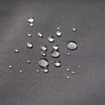 本体はポリエステルをベースとし、はっ水加工を施している