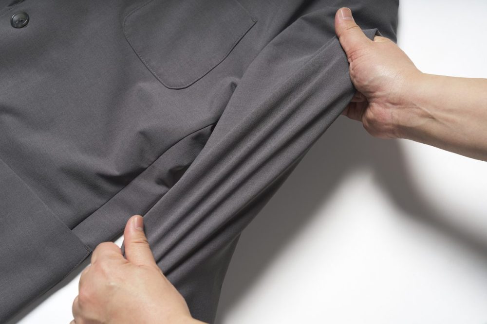 ストレッチ性をプラスし、動きやすさも確保