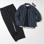 モノトーンコーデにも相性の良いニュアンスカラーのブルゾンが良いブリッジとなり、ただのブラックコーデよりも優しさと知的さを感じる雰囲気に