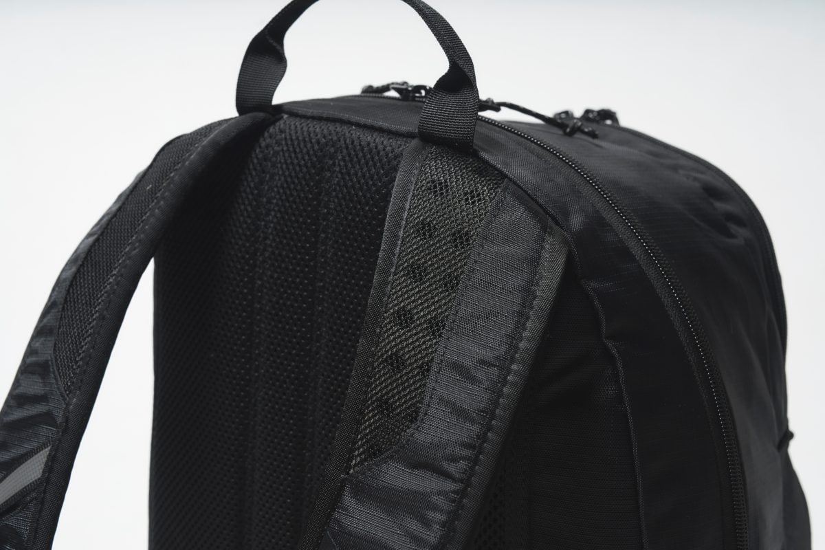 通気性に優れたショルダーハーネス