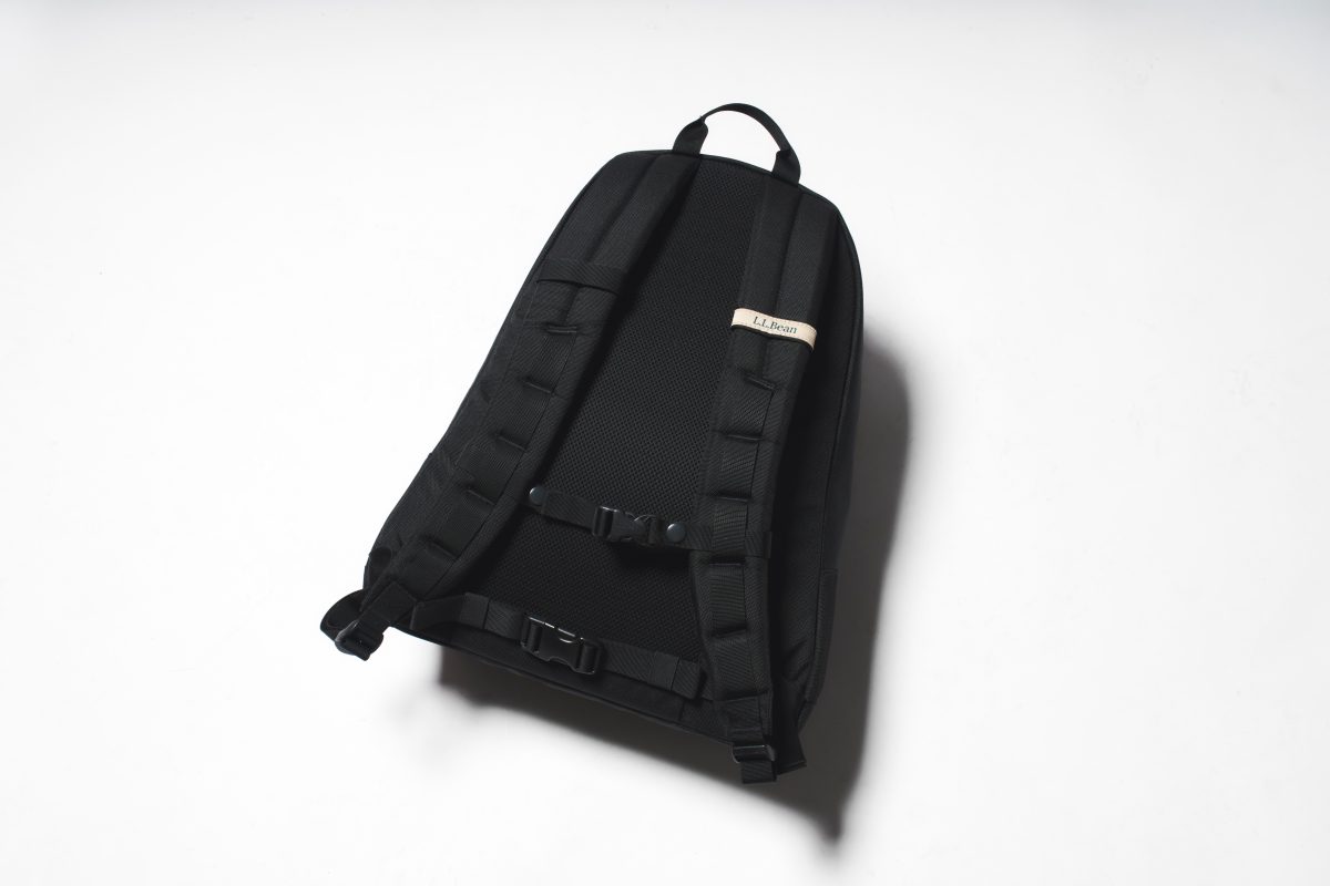 安定して背負えるバックパネル