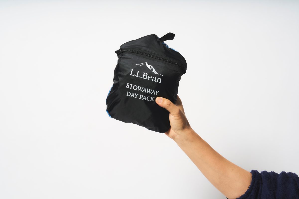 内側のポケットに本体を収納できるパッカブル仕様