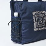 サイドポケットには500mLのペットボトルが入れられる