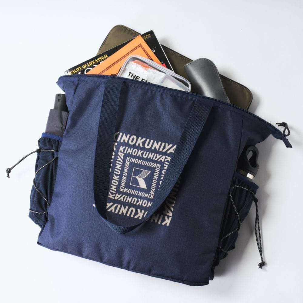 13インチのPCやA4サイズの書類も入れられる