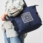 ストラップは肩掛けできるので荷物が増えても安心