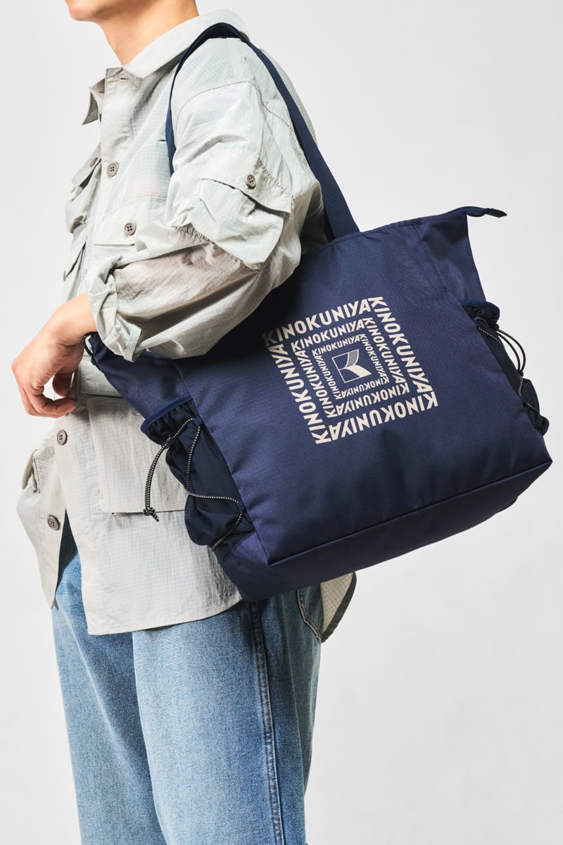 ストラップは肩掛けできるので荷物が増えても安心