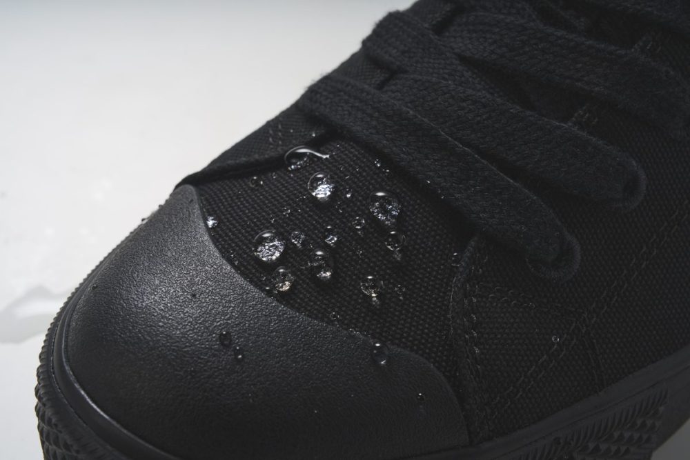 アッパーに撥水加工