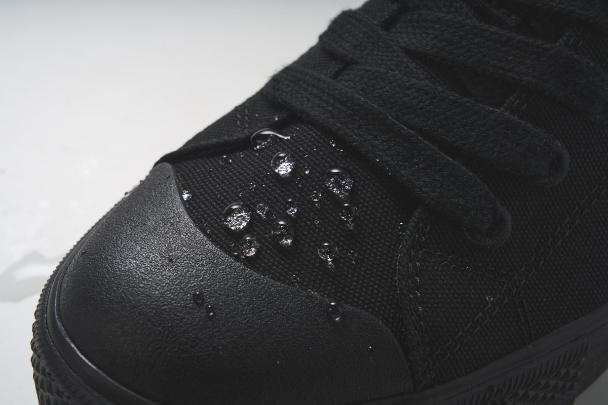 アッパーに撥水加工