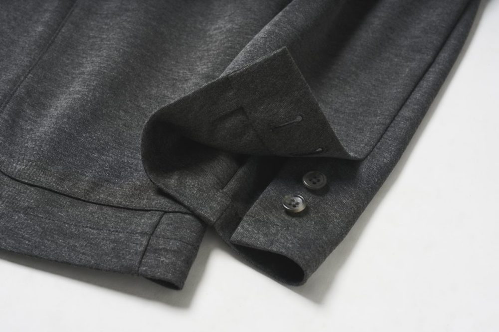 袖口は本切羽仕様