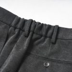 ウエストは脇ゴム仕様