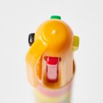 ボールペンは黒、赤、緑、黄色のインクを採用