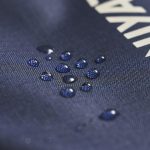 本体には、はっ水加工が施されたリップストップ生地