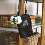 MonoMax5月号増刊限定付録  紀ノ国屋　お財布ショルダーバッグ＆エコバッグ2点セット  【サイズ（約）】お財布ショルダーバッグ：高さ18×幅11×マチ3.5cm、ショルダーストラップの長さ110cm（最長）、エコバッグ：高さ32×幅20.5×マチ12.5cm（持ち手含まず）