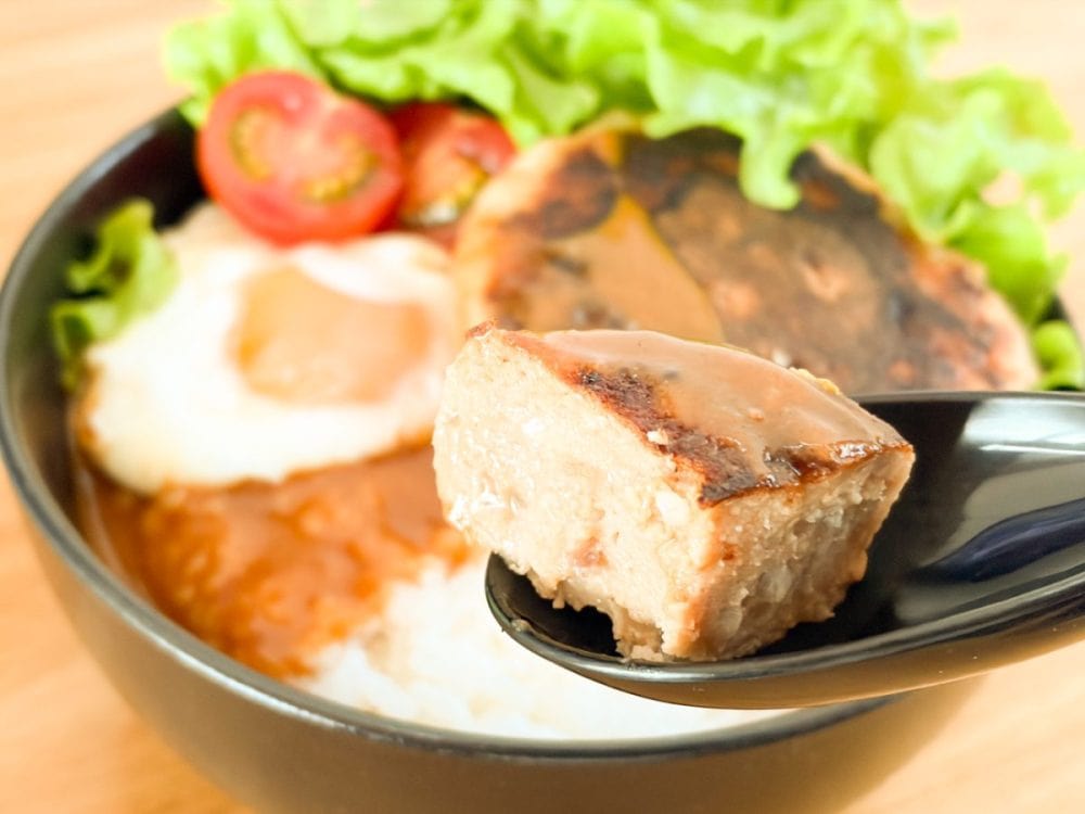 ちなみに「オリジナル」は肉汁をほとんど感じず、どっしりしたハンバーグです