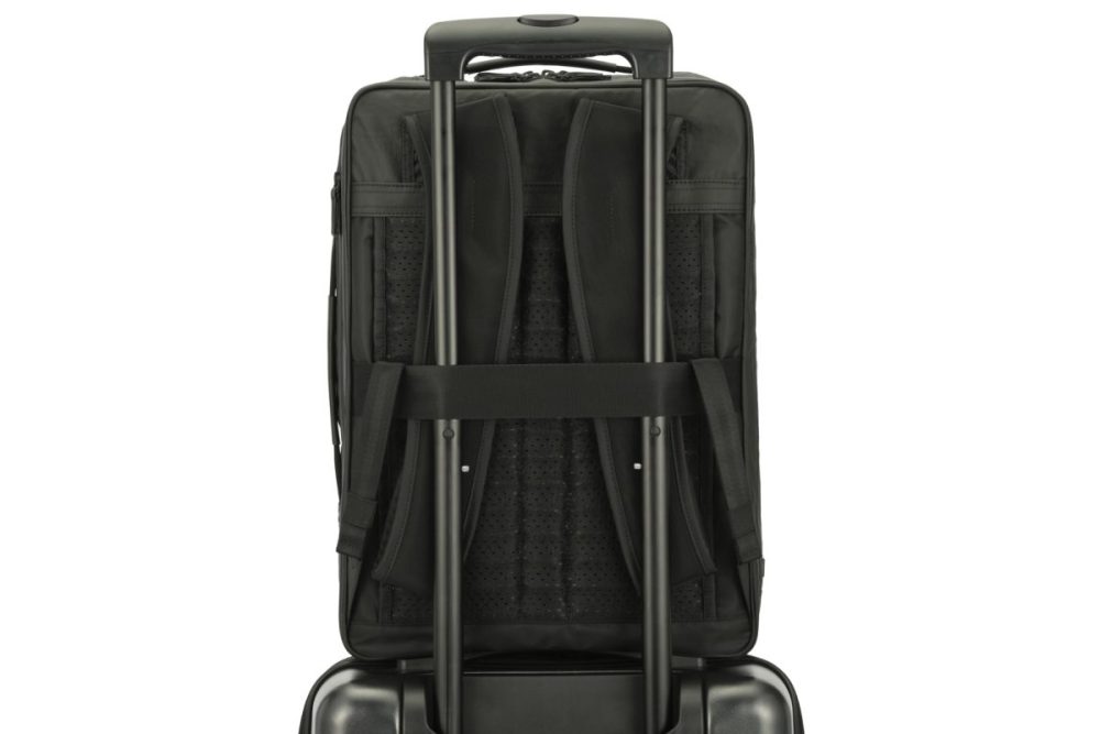 スーツケースのプルドライブハンドルに固定できる「セットアップ機能」を搭載