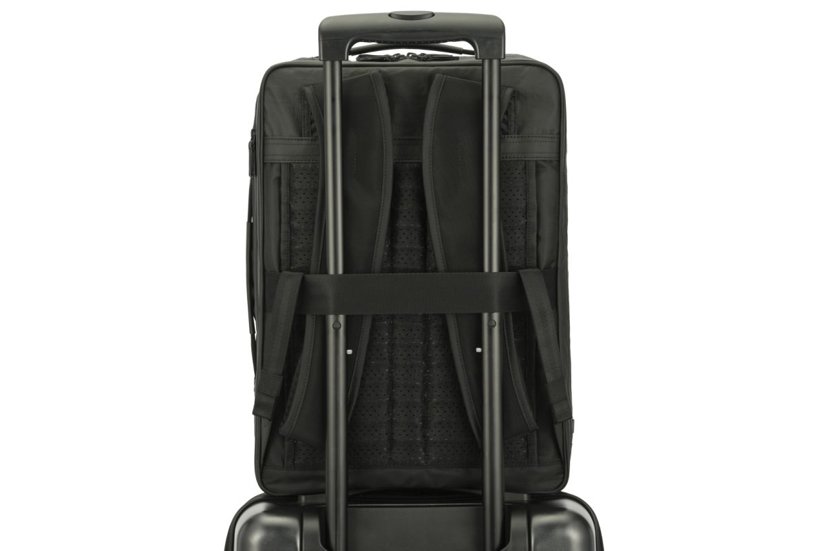 スーツケースのプルドライブハンドルに固定できる「セットアップ機能」を搭載