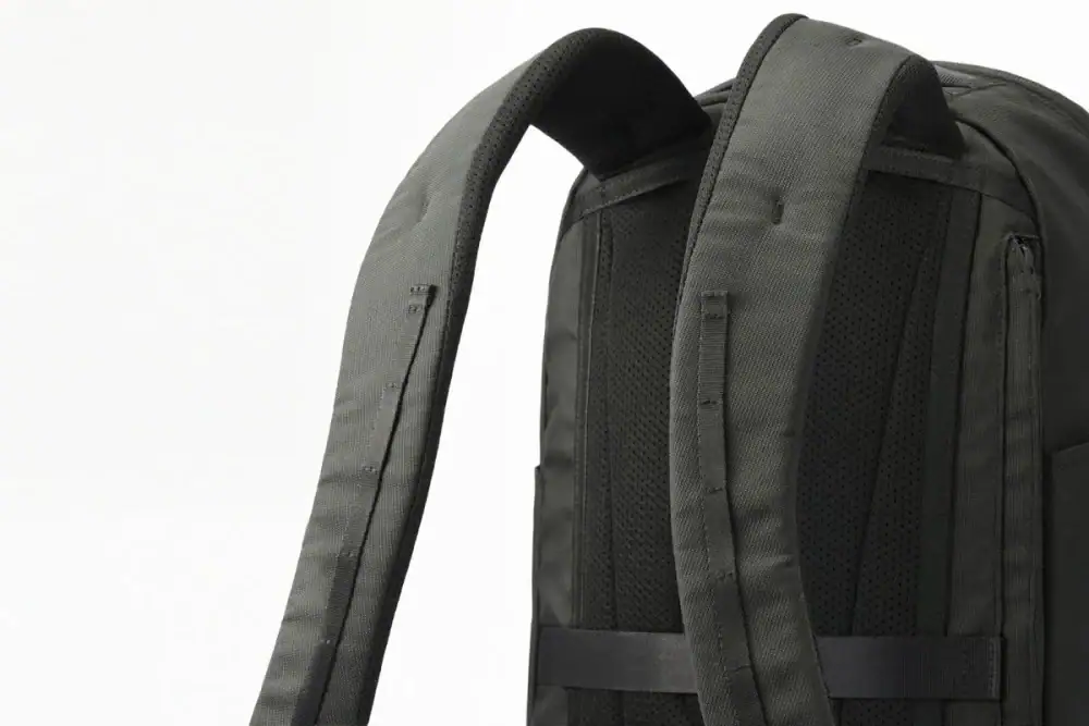 第2位　【通勤が劇的にラク】エースが本気で作った「超軽量＆多機能」最強ビジネスリュック降臨！