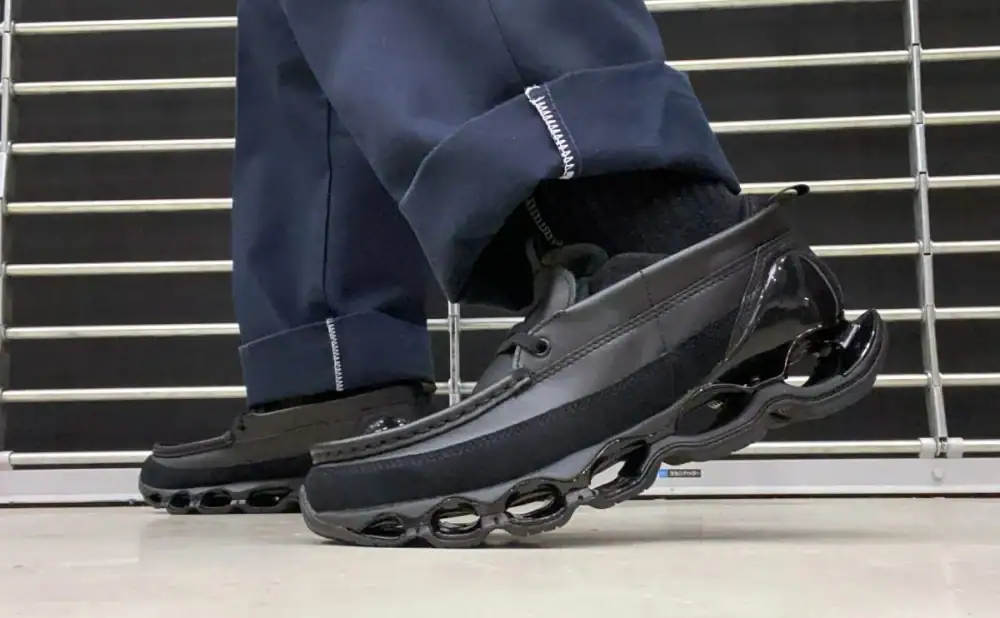 第2位　【革靴顔なのに異次元クッション】これがハイブリッドの完成形！ミズノ「ウエーブプロフェシー モック」をエディターが試し履き