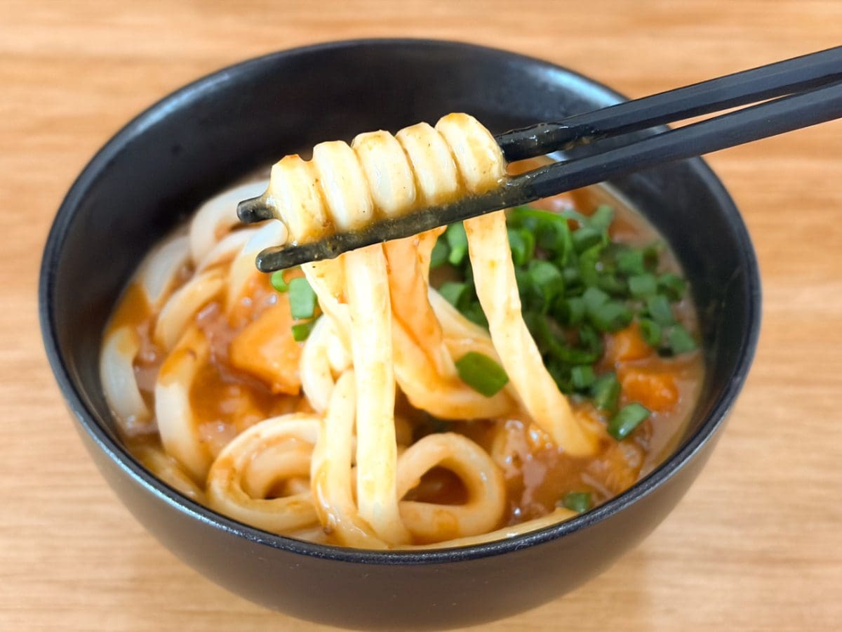 モチモチ食感のうどんにルーがよく絡みます