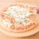 第2位　【業務スーパー】価格バグすぎて震える。イタリア直輸入「386円の冷凍ピザ」の実力が凄まじかった……3種食べ比べ