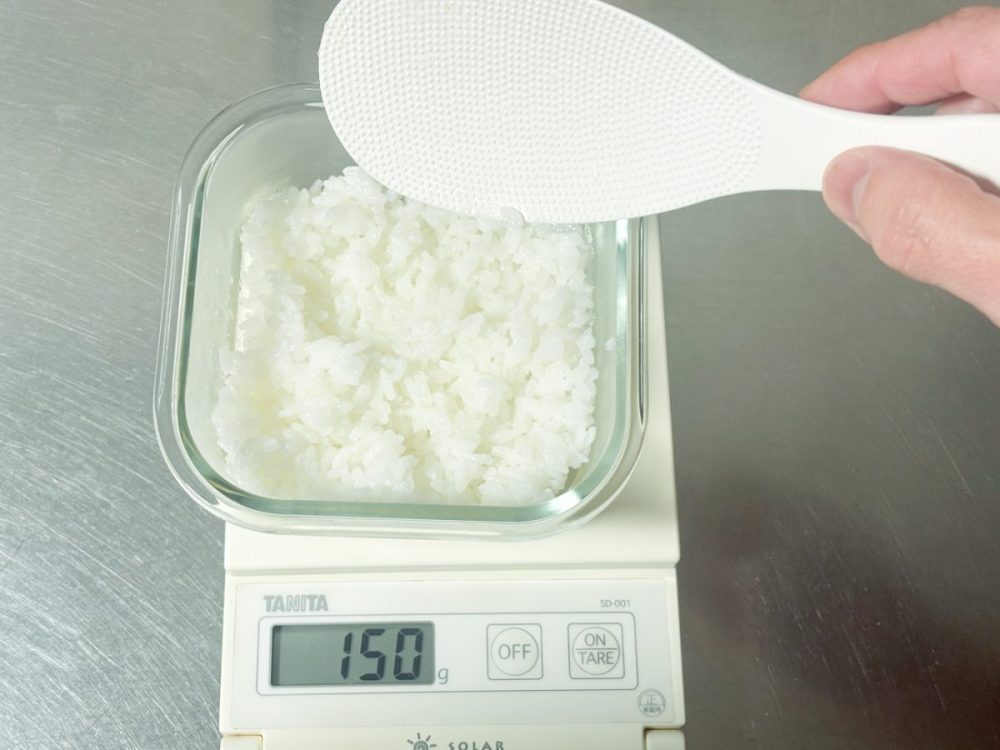 ごはんをパッケージに記載の150gでドリアを作ります