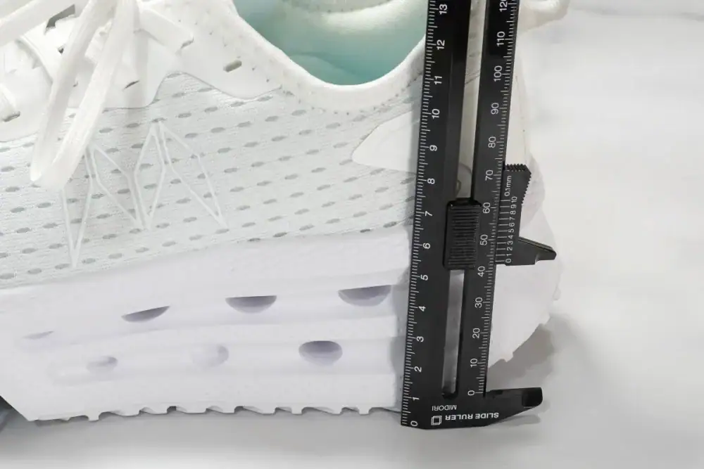 第1位　【ワークマン】3900円「疲れない＆蒸れない」神スニーカーが歩きやすすぎた！驚愕の6.5cm厚底を徹底レビュー