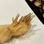 ヒゲのような根は、軽やかなサクッと感がクセになる！