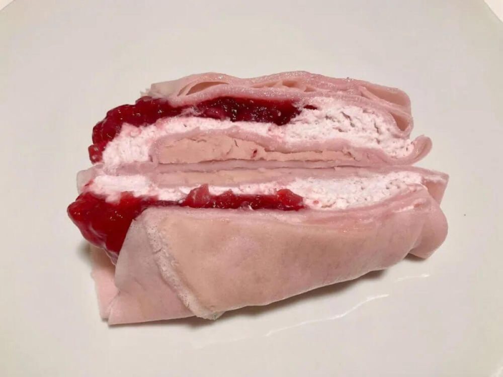 第3位　「一口目から完成度高っ！」セブン-イレブン春スイーツ“さくら＆いちご”を食べ比べ【1位はクリーム欲が完全成仏するケーキ】