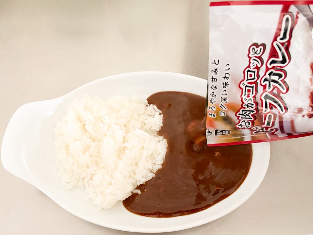 「ビーフカレー」って高級なイメージなのに、1食あたり220gも入っていて107.25円ってかなりのコスパ