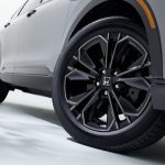 「e：HEV RSブラックエディション」は内外装を精悍なブラックで統一。ノイズリデューシング・アルミホイールとなる