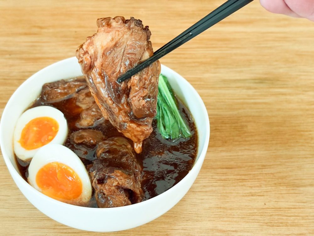 実食してみると信じられないくらいトロットロで、そしてちょっとピリ辛