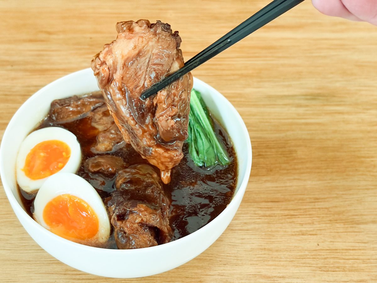 実食してみると信じられないくらいトロットロで、そしてちょっとピリ辛